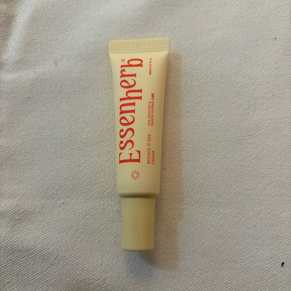 Essenherb Day to Night Routine Program - Picture 3 of 14